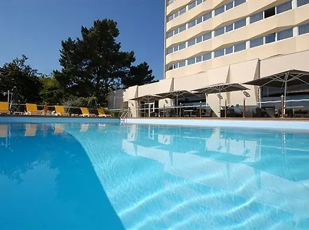 Hotel Mercure Ile De 4*